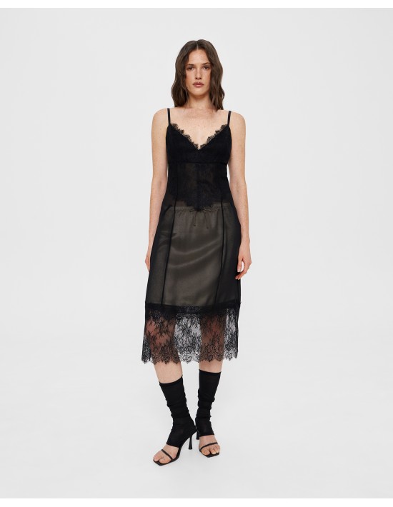 Комбинация с кружевным подолом в черном цвете