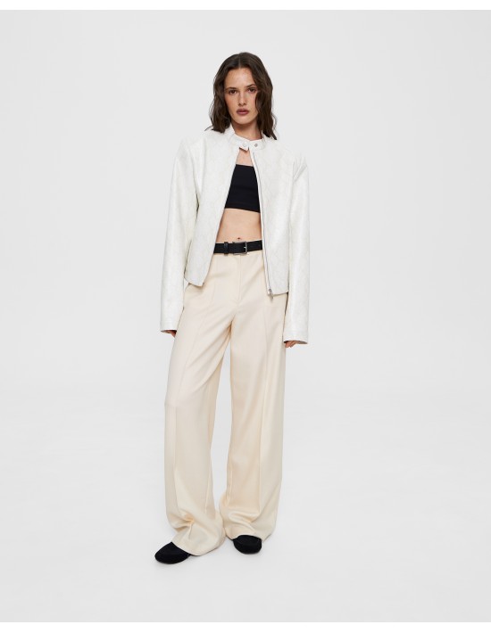 Косуха Slim Fit в белом цвете