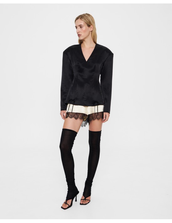 Блуза с V-вырезом в черном цвете