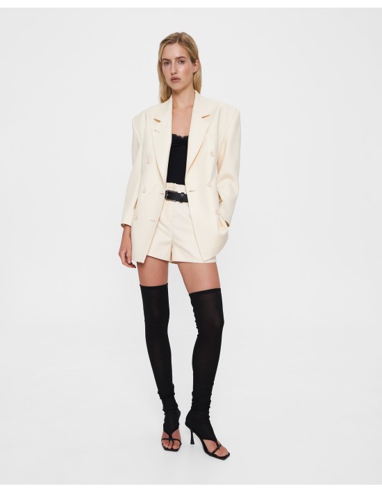 Шорты на заниженной посадке в сливочном цвете