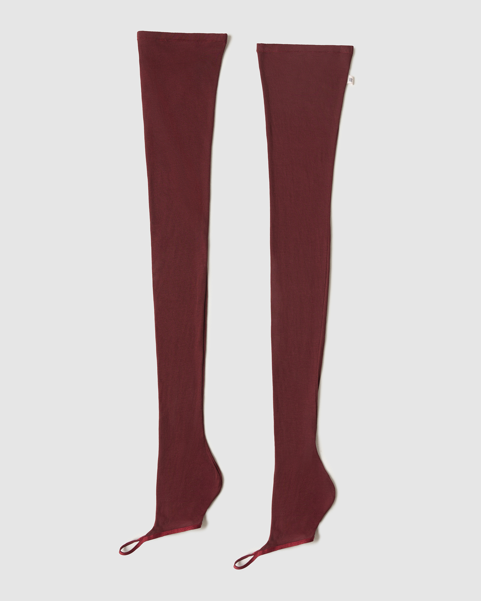 Чулки из тонкого трикотажа в бордовом цвете