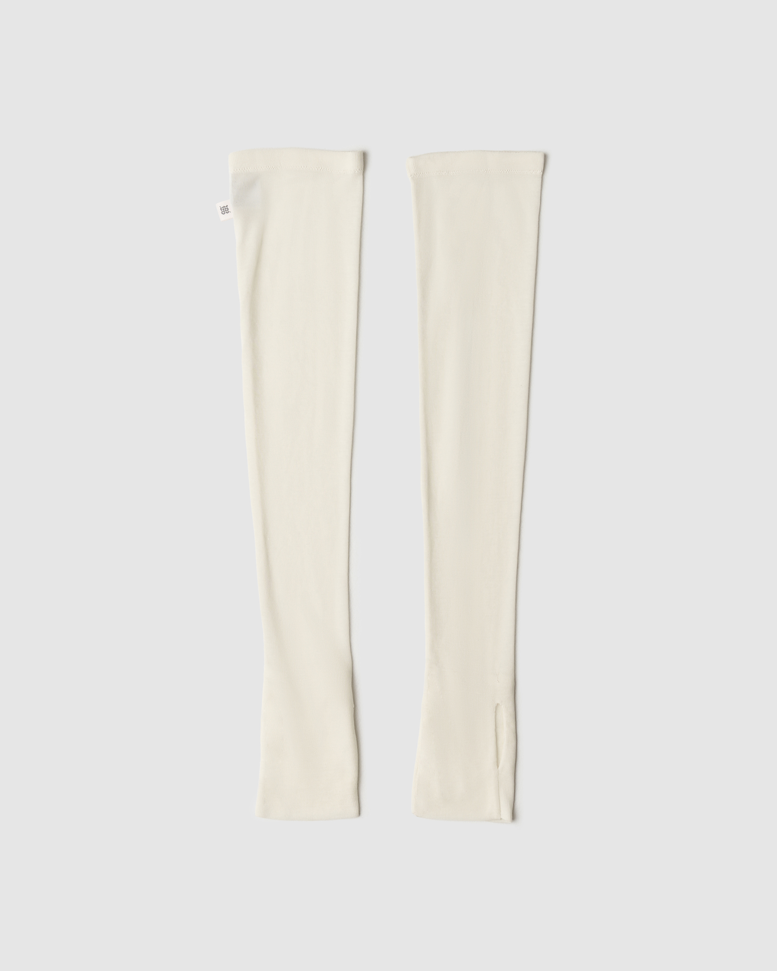 Манжеты из тонкого трикотажа в молочном цвете