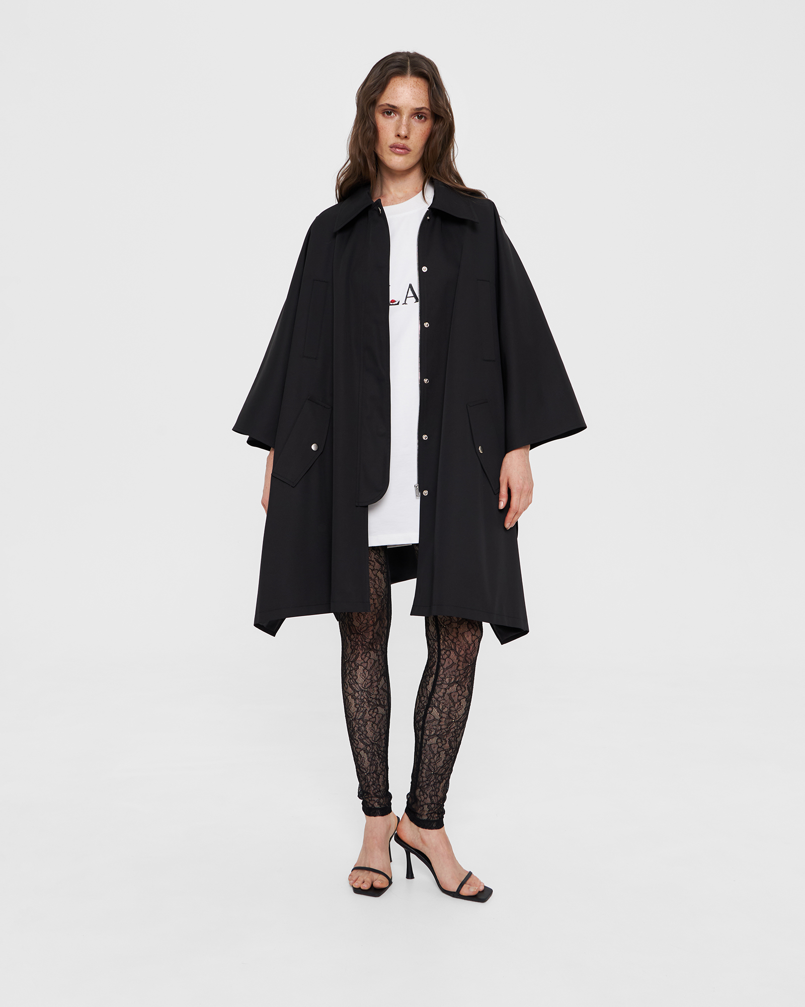 Тренч-кейп в черном цвете