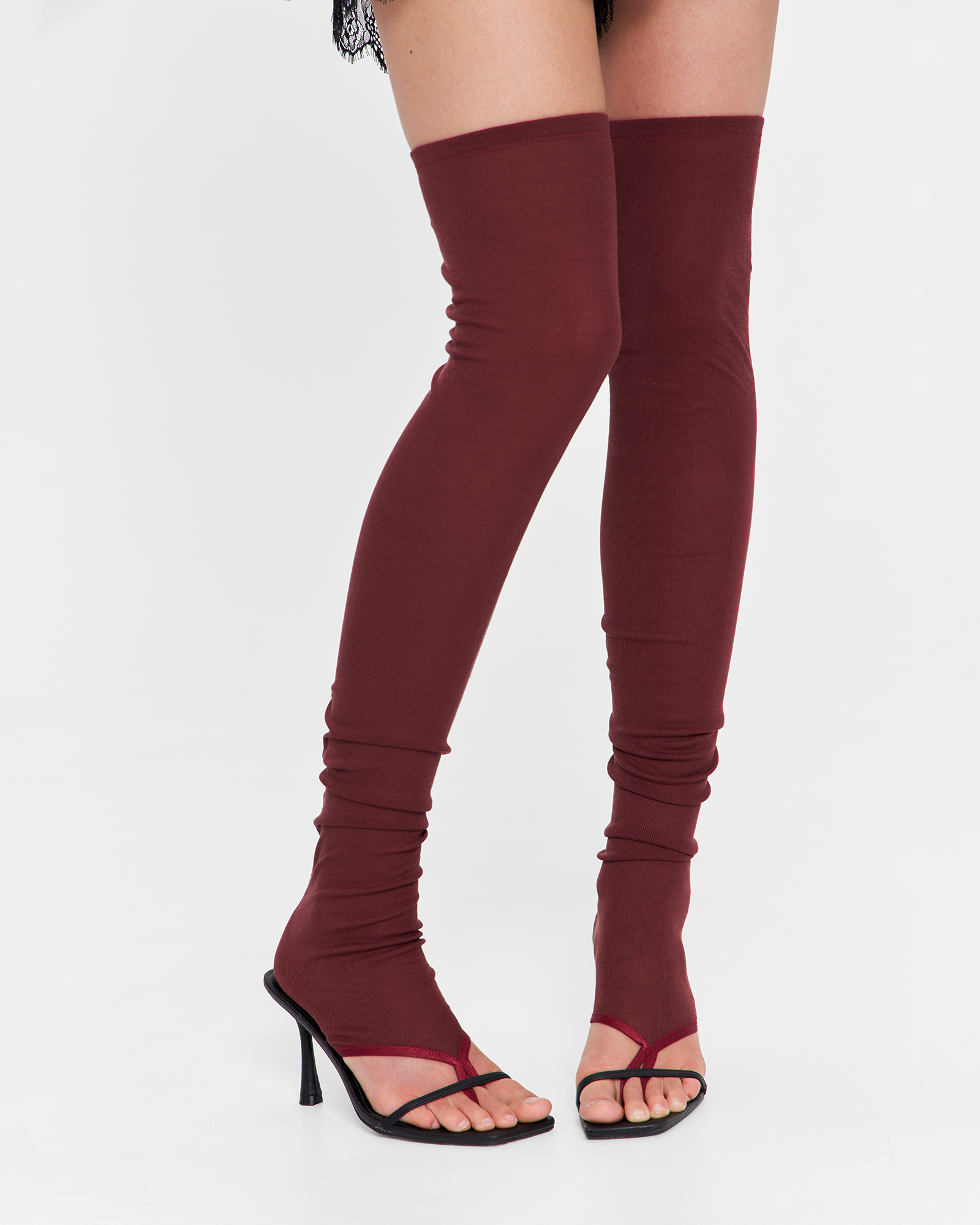 Чулки из тонкого трикотажа в бордовом цвете