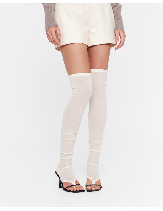 Чулки из тонкого трикотажа в молочном цвете