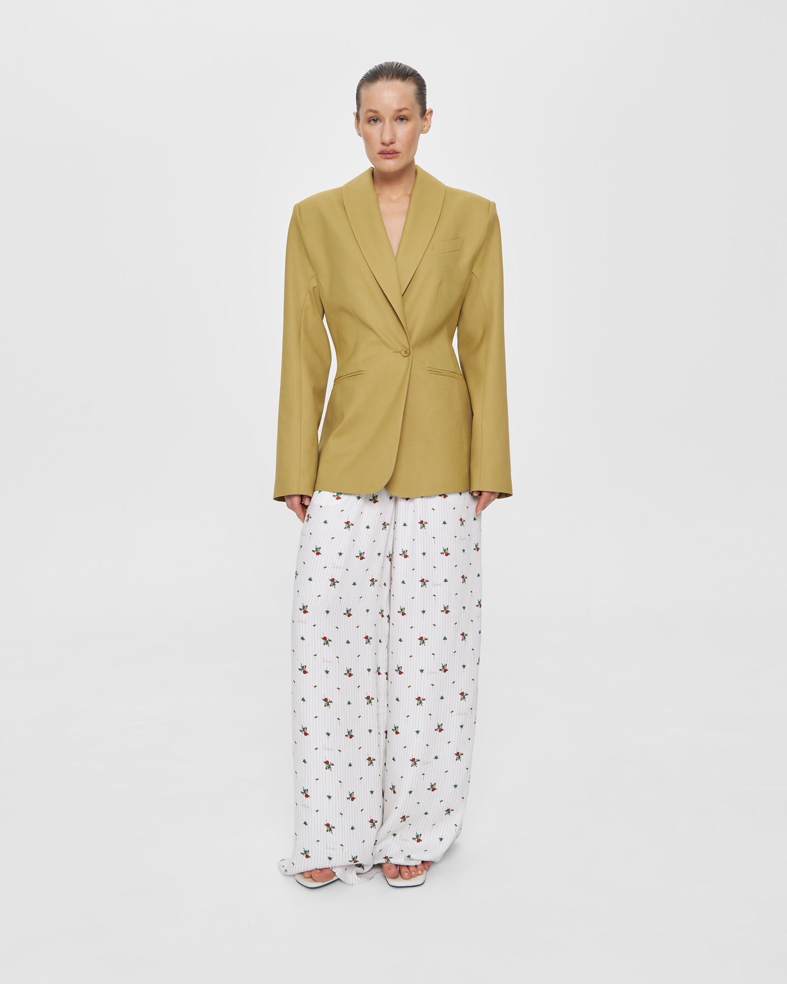 Приталенный жакет с шалевым воротником в оливковом цвете