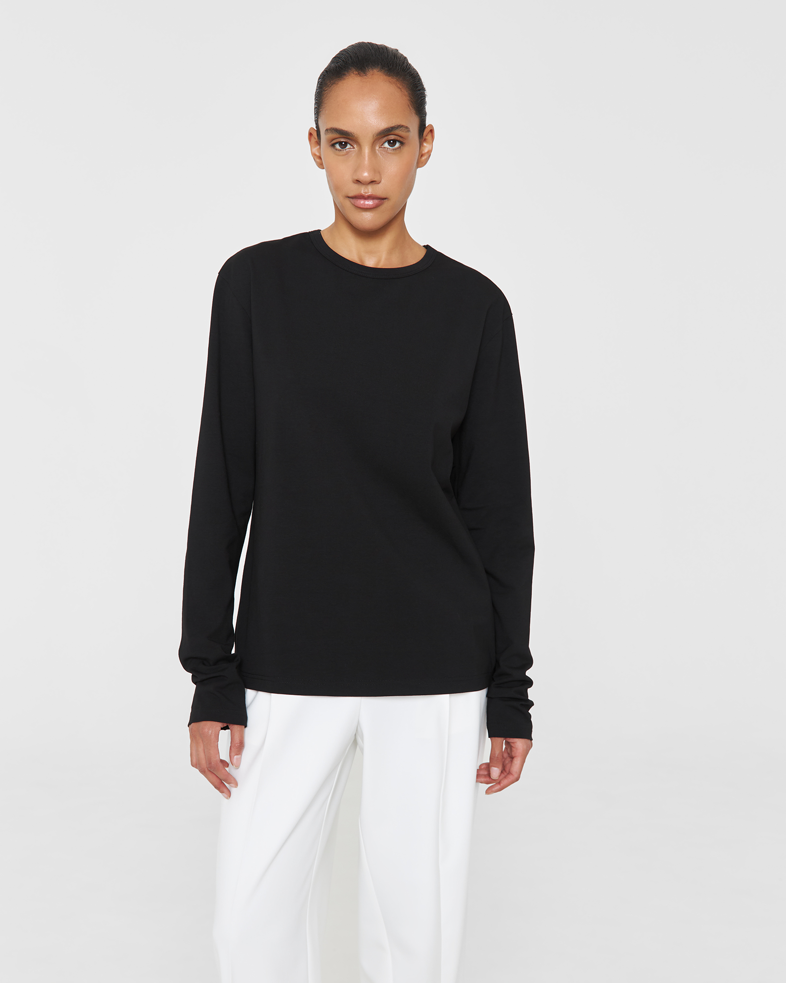 Лонгслив Regular fit в чёрном цвете Лонгслив Regular fit в чёрном цвете