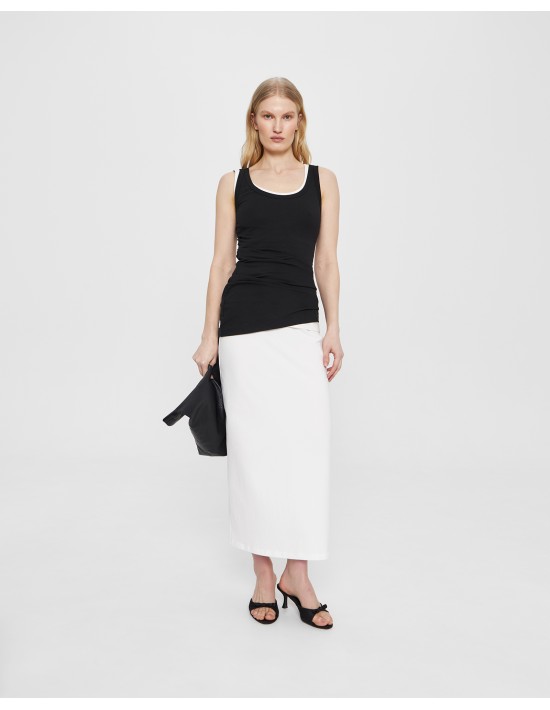 Прямая юбка на резинке в белом цвете