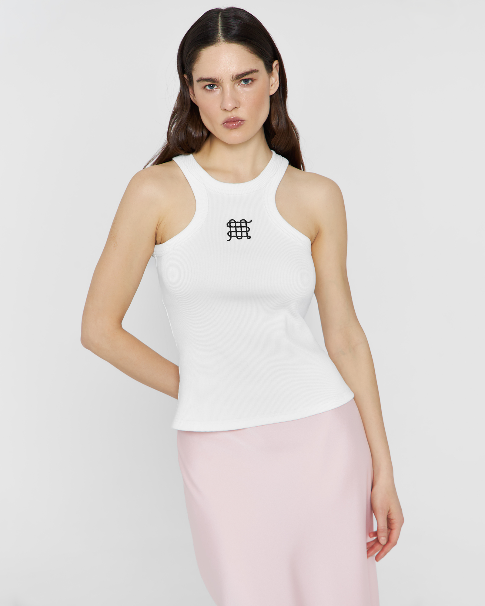 Майка в рубчик с вышивкой "PAТTERN" в белом цвете