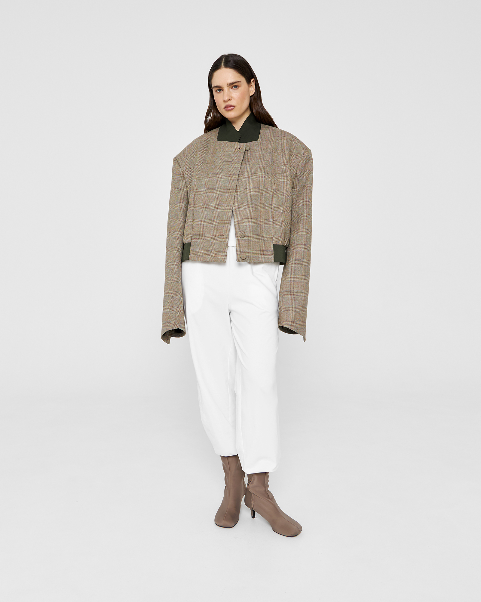 Пиджак - бомбер в бежевую клетку