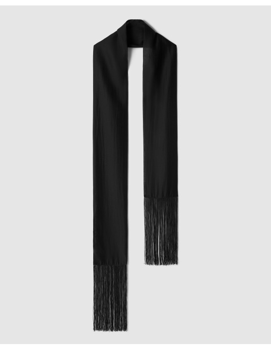 Шарф с бахромой в черном цвете