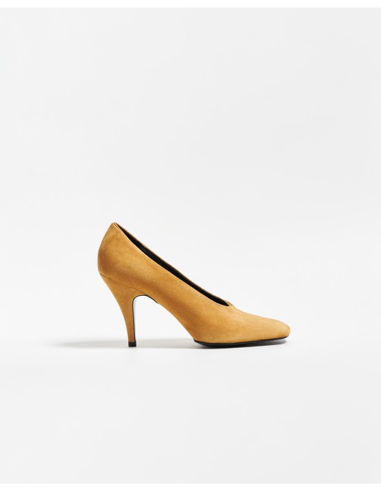 Туфли с квадратным мысом из замши в желтом цвете