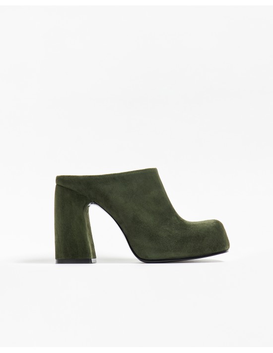 Клоги на платформе из замши в зелёном цвете
