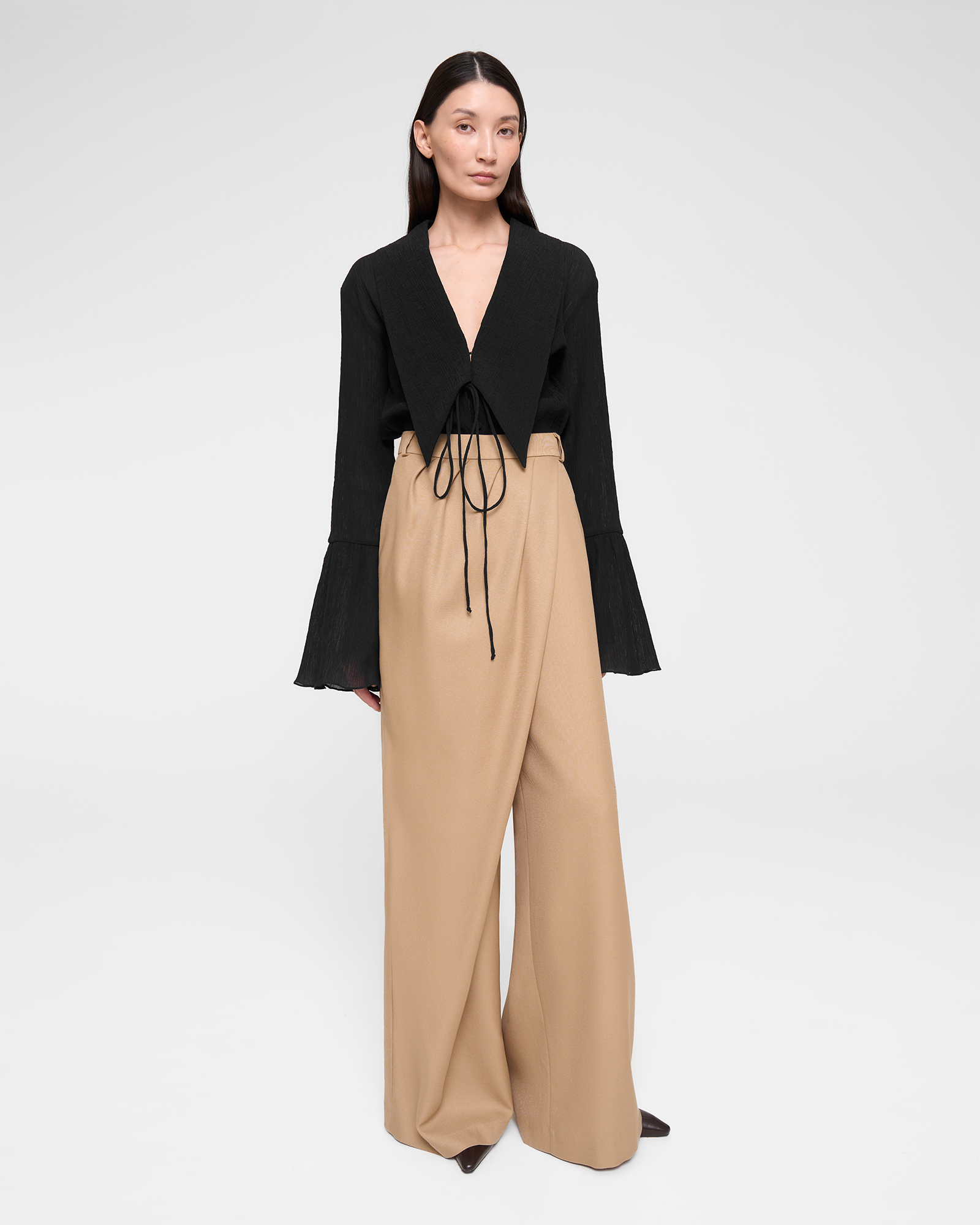 Брюки с асимметричным запахом