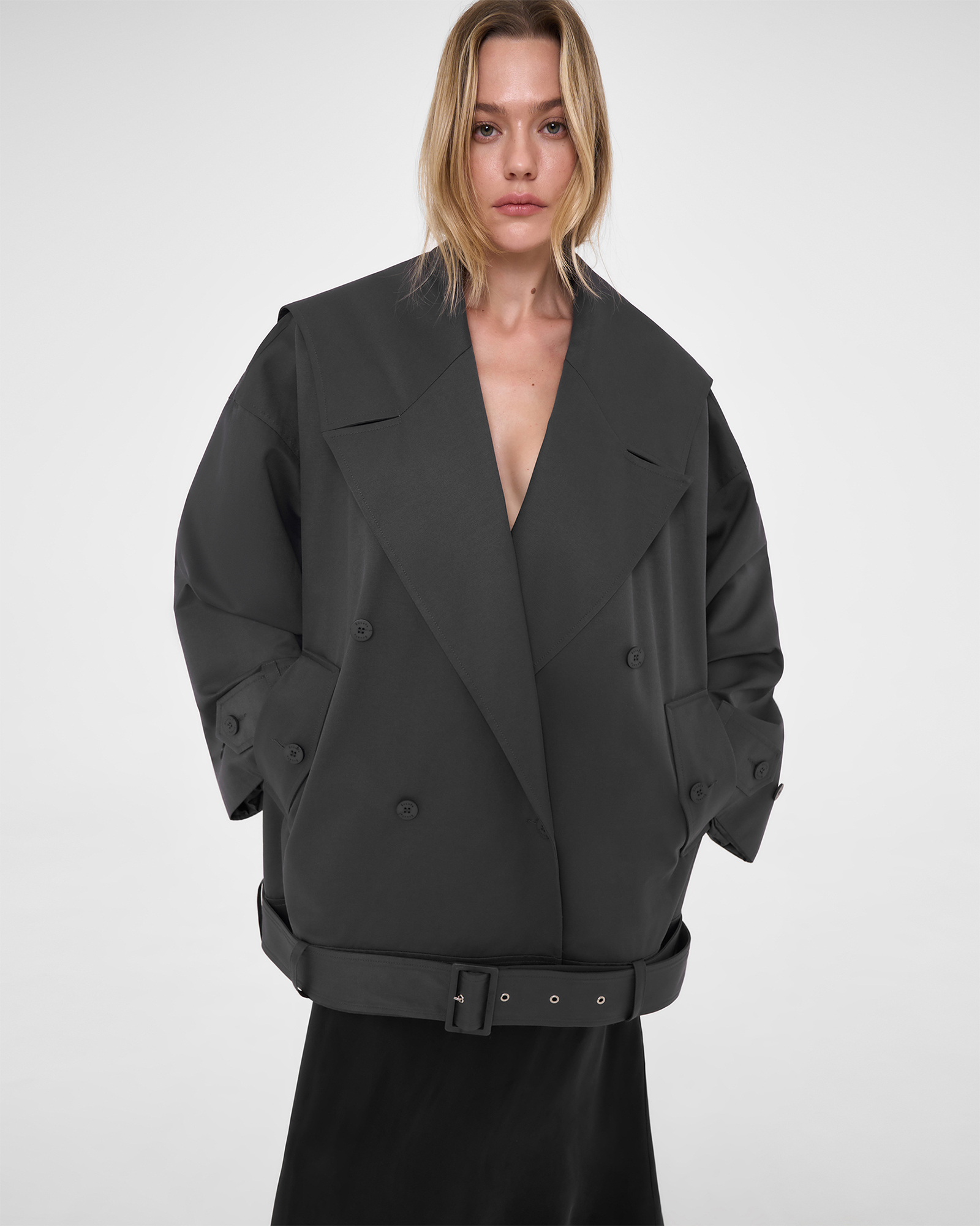Укороченный тренч "SUPEROVERSIZE" в графитовом цвете