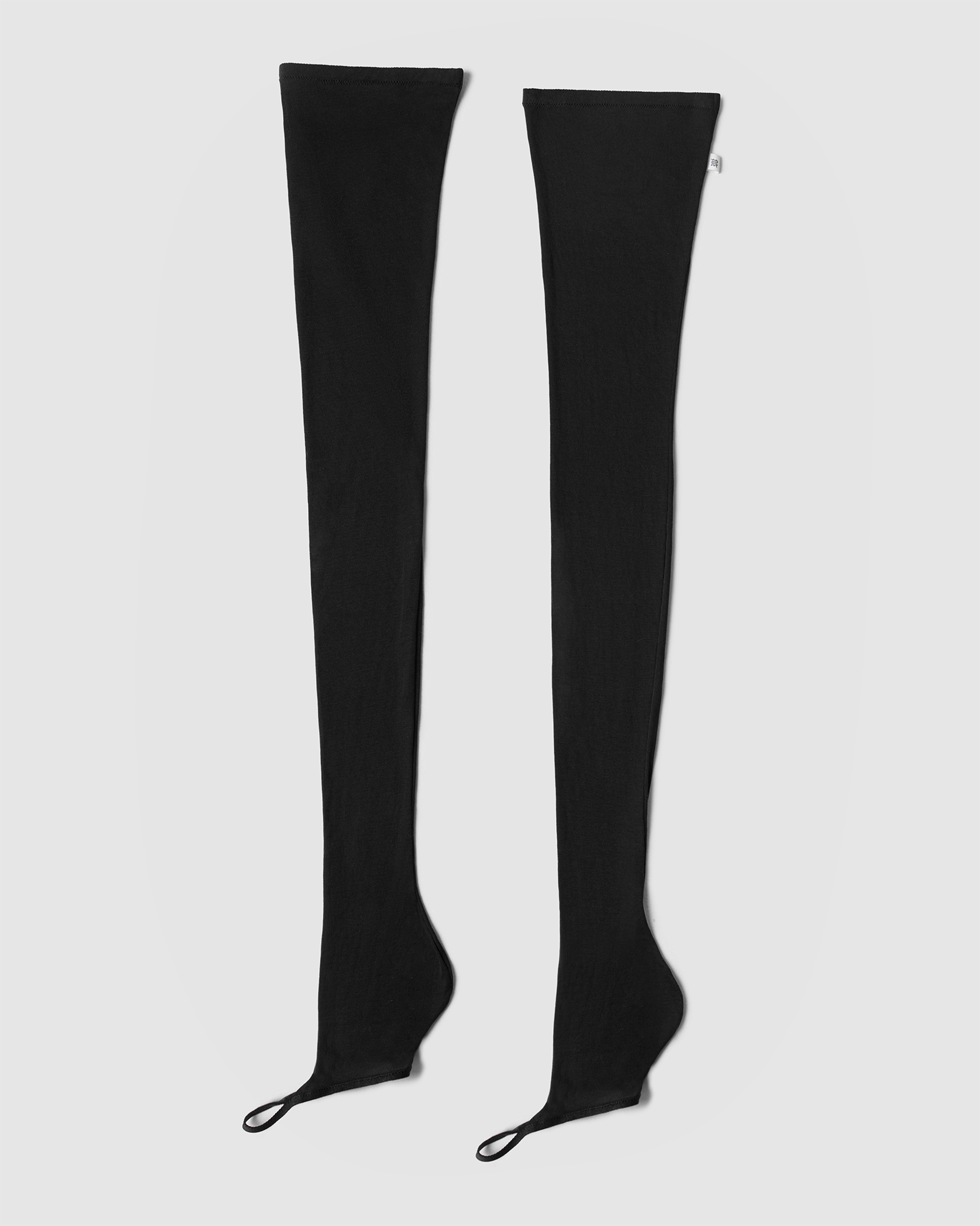 Чулки из тонкого трикотажа в черном цвете