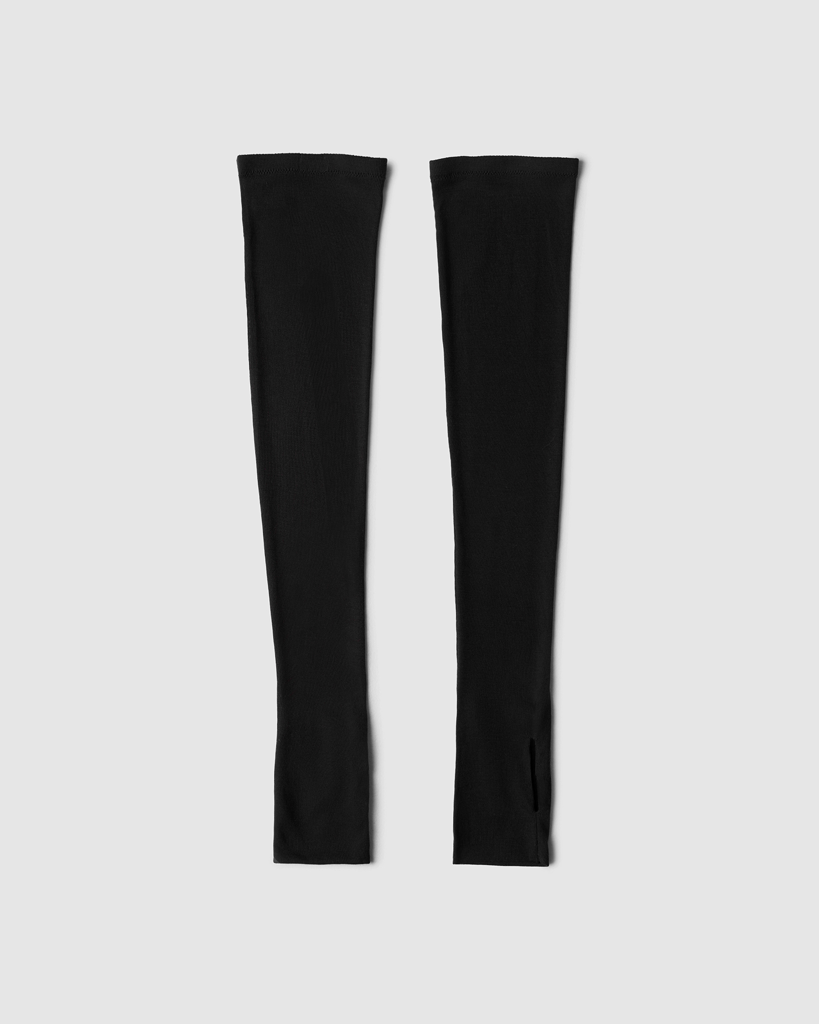 Манжеты из тонкого трикотажа в черном цвете