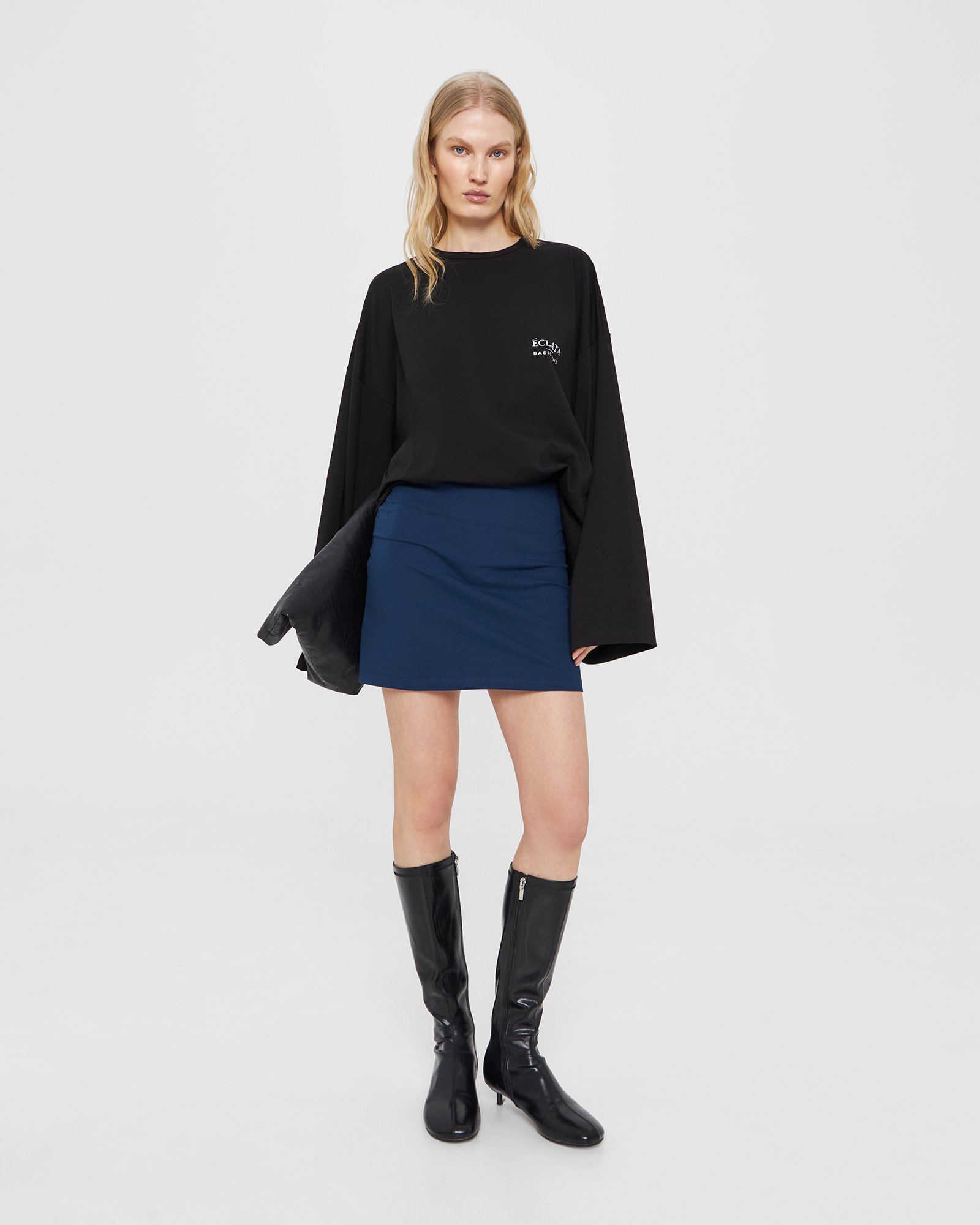 Юбка длины мини из трикотажа в синем цвете