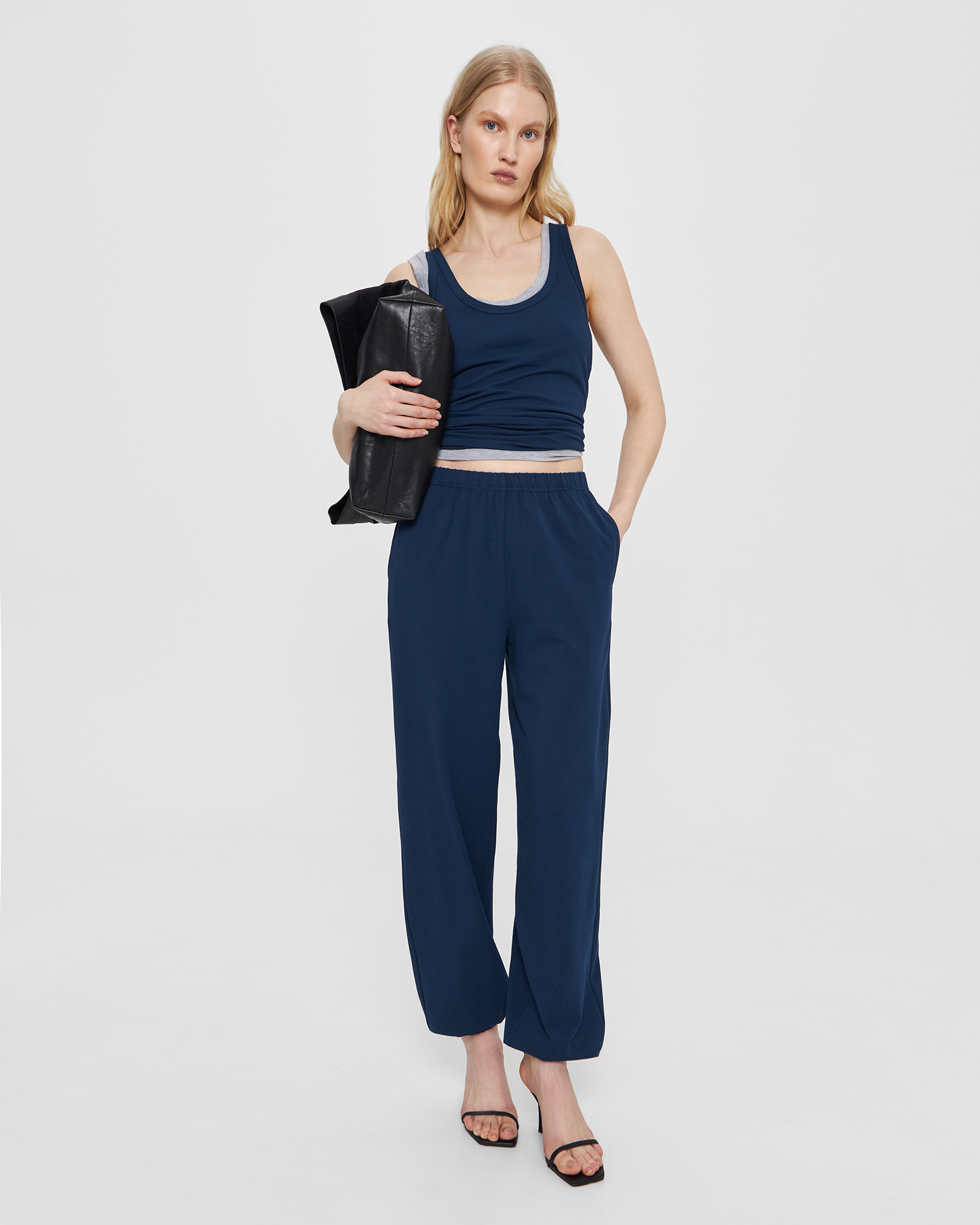 Брюки - джоггеры в синем цвете