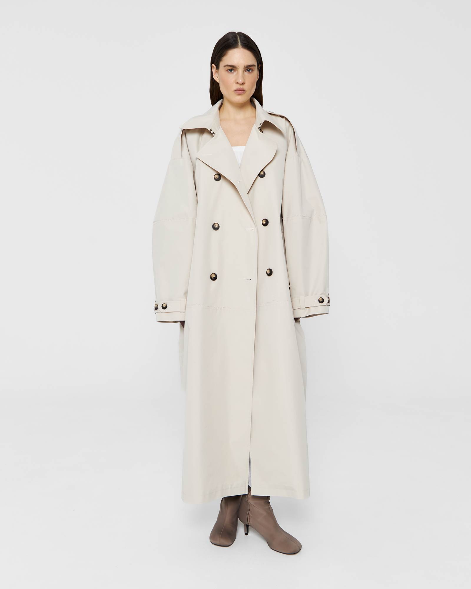 Тренч длины макси в кремовом цвете 123333