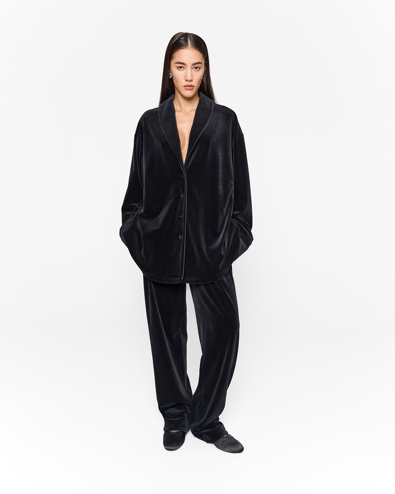 Пижамная рубашка из велюра в черном цвете 123333