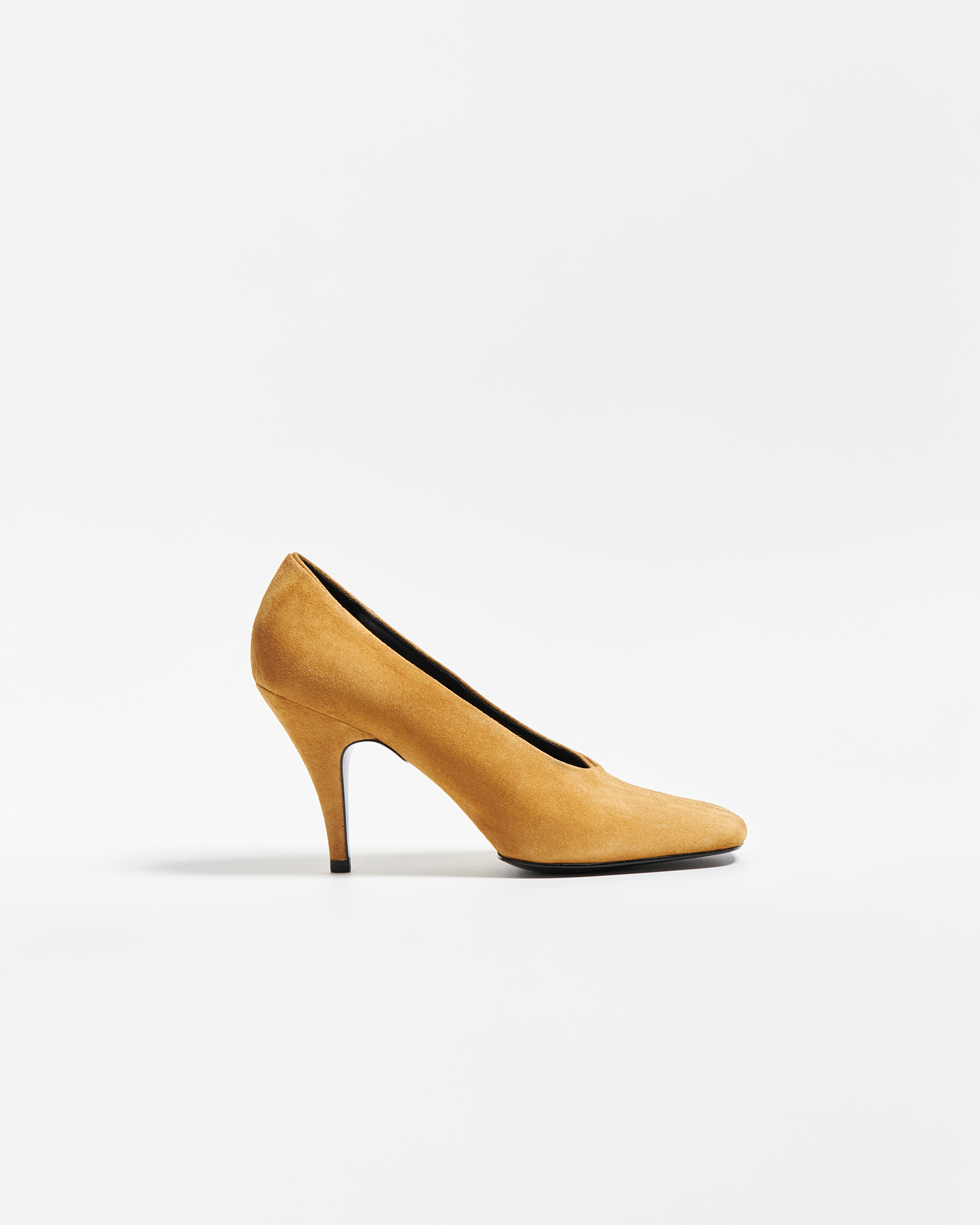 Туфли с квадратным мысом из замши в желтом цвете