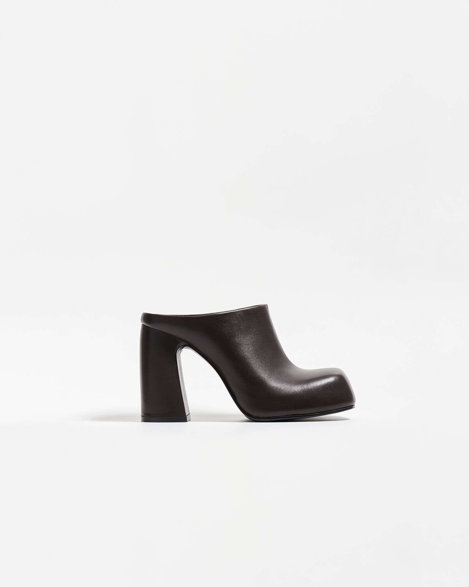 Клоги на платформе из кожи в шоколадном цвете